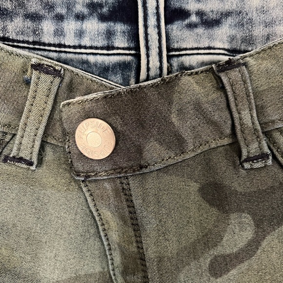 Womens Reversible Shorts Flip Side Distressed Blue Denim And Green Camo Size 5 - Picture 6 of 9